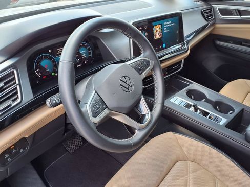 Used 2024 Volkswagen Atlas Cross Sport SE FWD image 17