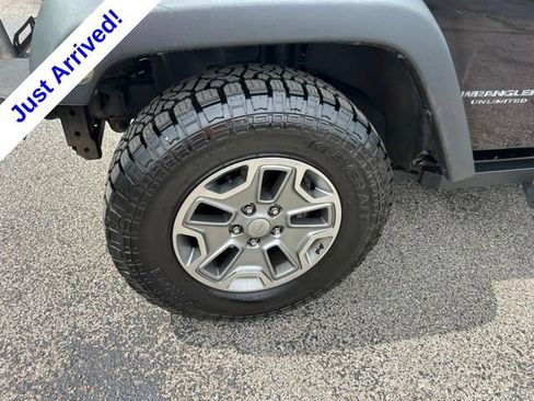 Used 2016 Jeep Wrangler Unlimited Rubicon w/ Connectivity Group AWD/4WD image 10