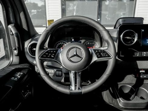Used 2025 Mercedes-Benz Sprinter 2500 image 18