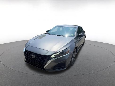 Used 2025 Nissan Altima 2.5 SV FWD image 7