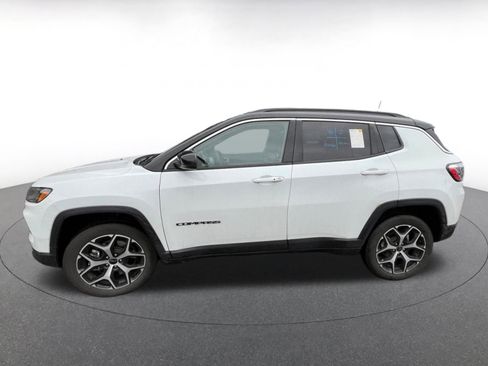 Used 2025 Jeep Compass Limited image 4