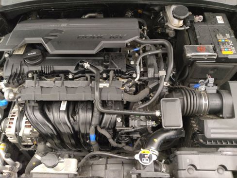 Used 2025 Hyundai Elantra Sport FWD image 30