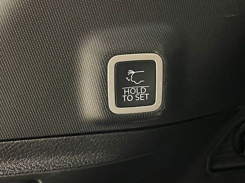 Used 2023 Jeep Grand Cherokee Altitude image 13