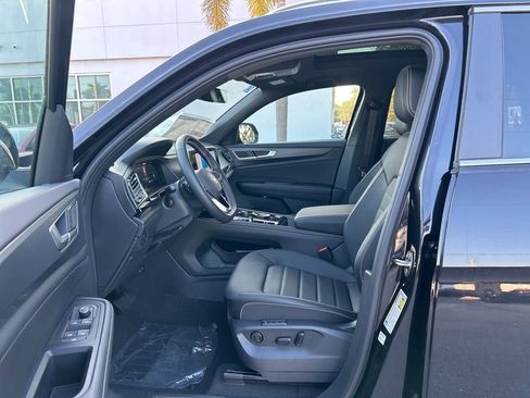 Used 2025 Volkswagen Atlas Cross Sport SEL image 9