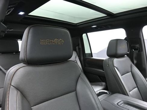 Used 2023 Chevrolet Suburban High Country AWD/4WD image 32