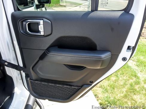 Used 2021 Jeep Wrangler Unlimited Rubicon w/ Dual Top Group AWD/4WD image 24