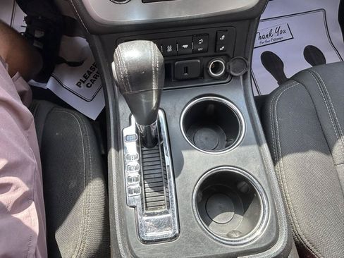 Used 2015 GMC Acadia SLE FWD image 26