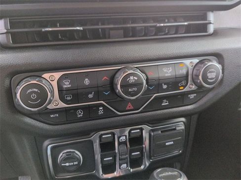 New 2025 Jeep Gladiator Sport image 22