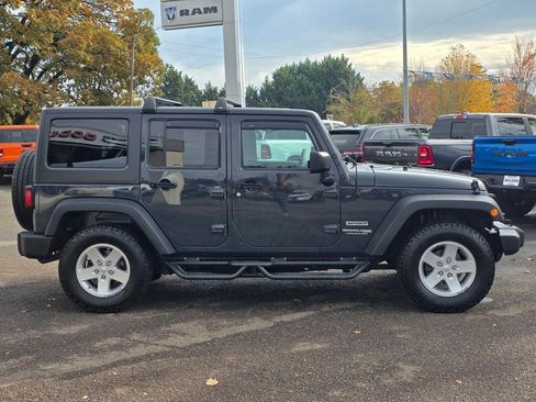 Used 2018 Jeep Wrangler Unlimited Sport S image 5