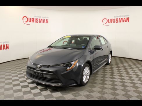Used 2025 Toyota Corolla LE w/ LE Premium Package FWD image 2