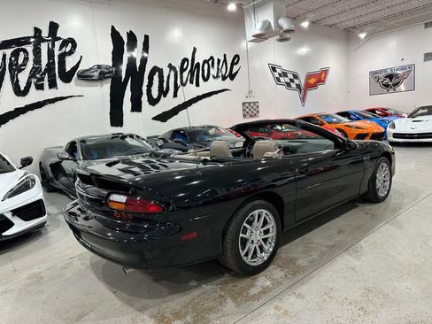 Used 2002 Chevrolet Camaro Z28 w/ SS Performance/Appearance Pkg RWD image 8