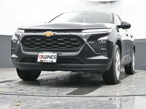 Used 2024 Chevrolet Trax LS image 39