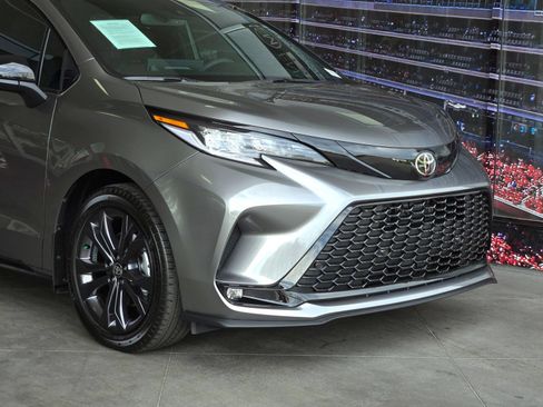 Certified 2026 Toyota Sienna XSE FWD image 2