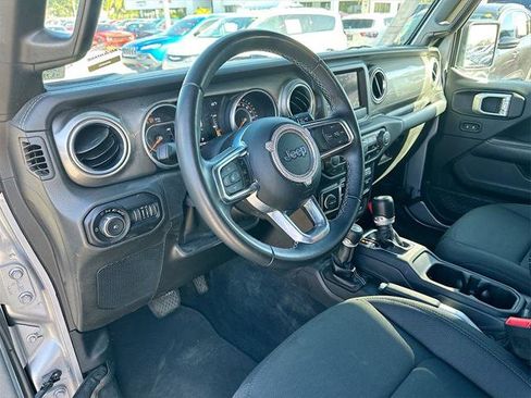 Certified 2018 Jeep Wrangler Unlimited Sahara w/ Dual Top Group AWD/4WD image 9