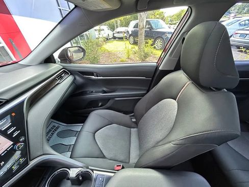 Used 2019 Toyota Camry LE image 11