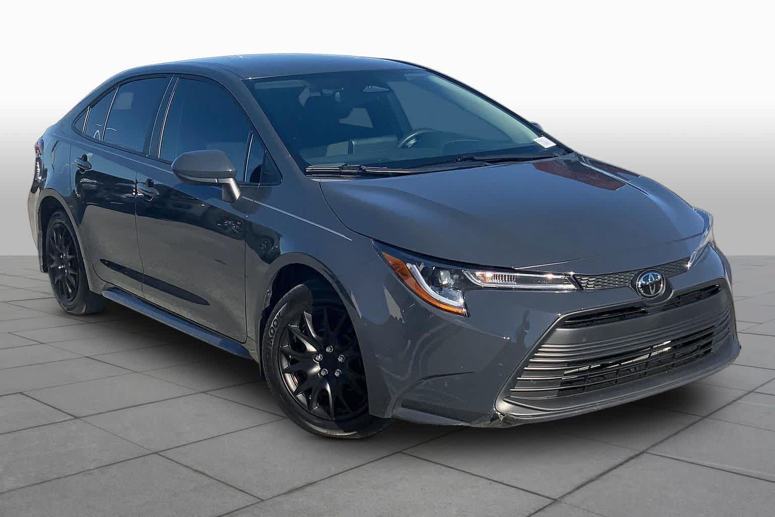 Used 2026 Toyota Corolla LE FWD image 3