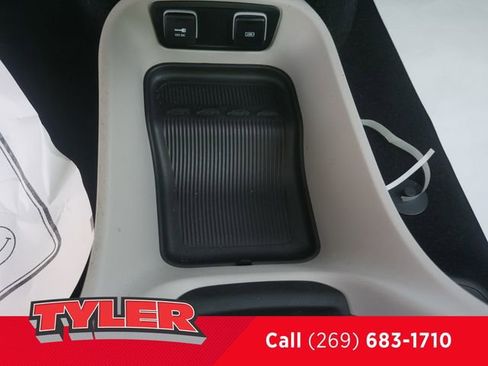 Used 2020 Chrysler Pacifica Touring w/ Cold Weather Group FWD image 34