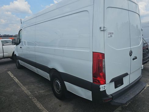 Used 2021 Mercedes-Benz Sprinter 2500 image 9