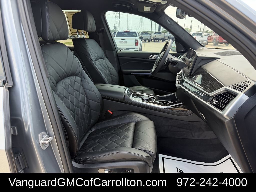 Used 2025 BMW X7 xDrive40i w/ M Sport Package AWD/4WD image 34