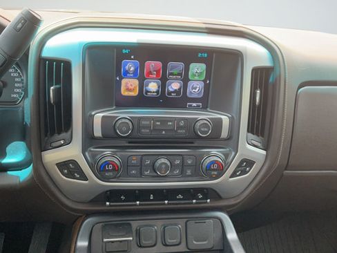 Used 2018 GMC Sierra 1500 SLT w/ SLT Premium Package AWD/4WD image 16