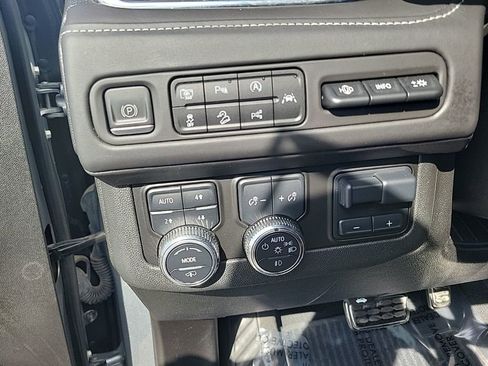 Used 2023 GMC Yukon XL Denali Ultimate AWD/4WD image 14