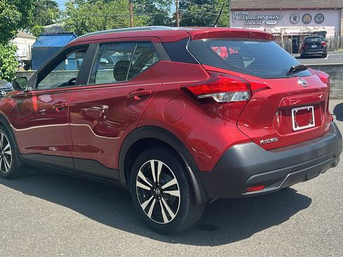 Used 2018 Nissan Kicks SV FWD image 4
