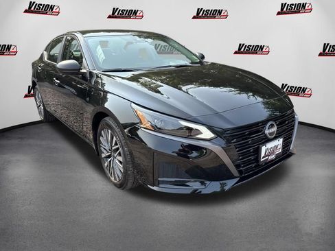 Certified 2026 Nissan Altima 2.5 SV AWD/4WD image 3