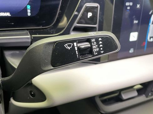 Used 2025 Porsche Macan 4 Electric image 42