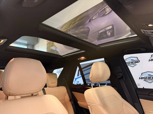 Used 2019 Mercedes-Benz GLE 400 4MATIC w/ Premium 2 Package image 27