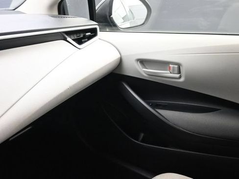 Used 2025 Toyota Corolla LE FWD image 10