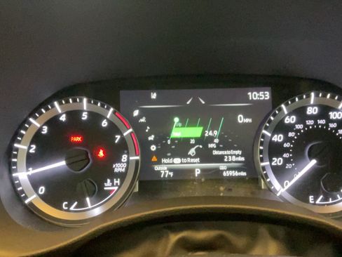 Used 2023 Toyota Highlander XLE FWD image 10