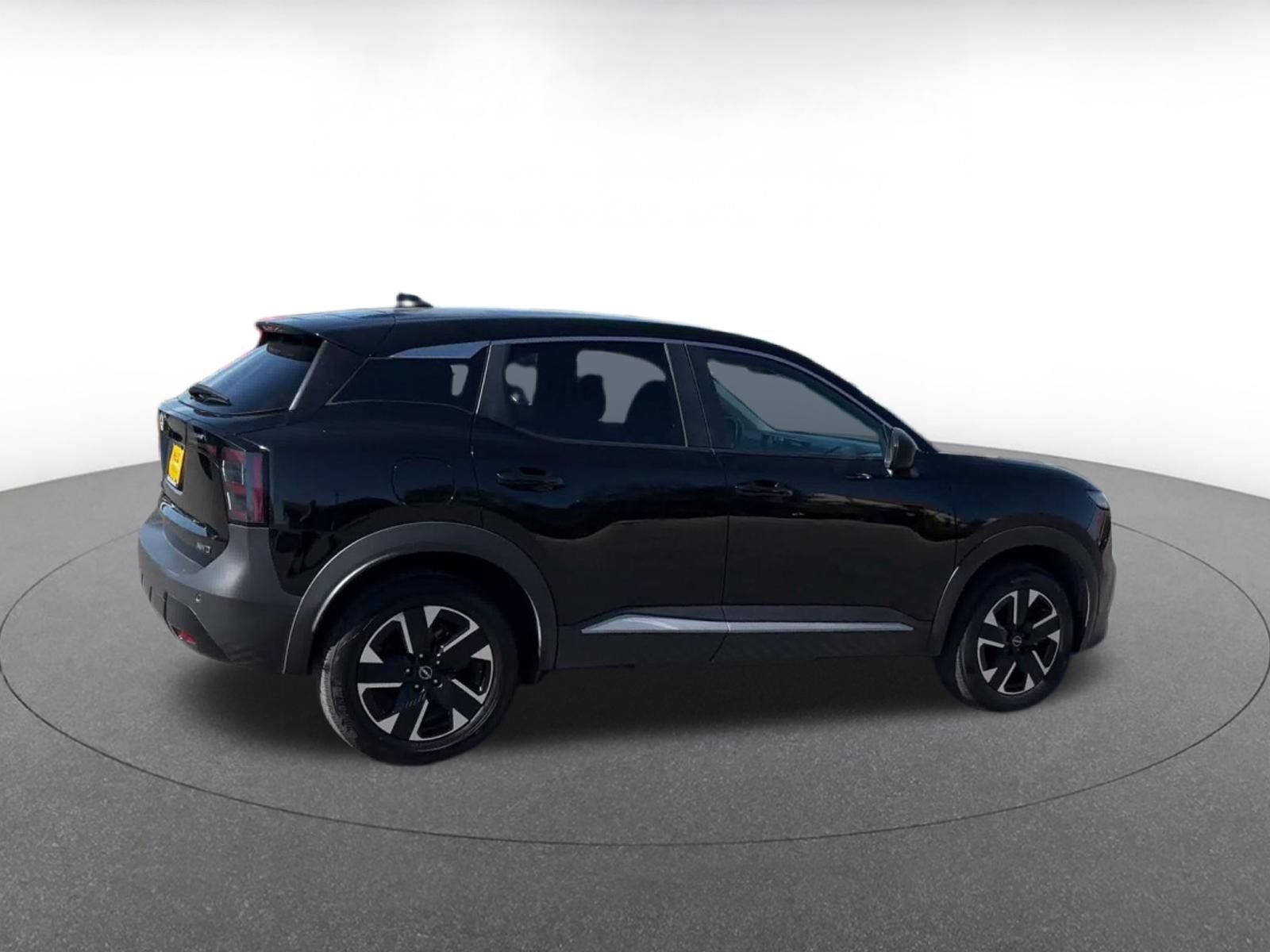 Used 2025 Nissan Kicks SV AWD/4WD image 13