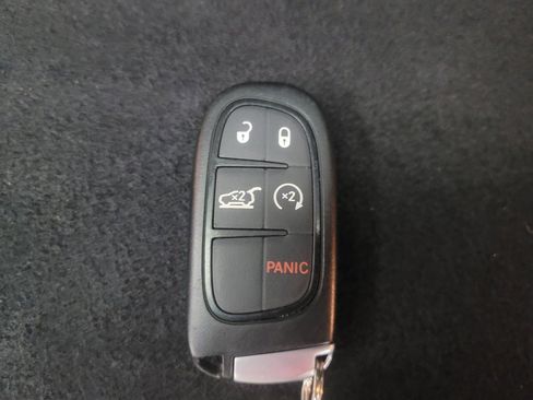 Used 2019 Jeep Cherokee Limited AWD/4WD image 32