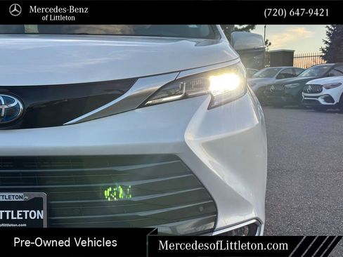 Used 2024 Toyota Sienna Limited image 9
