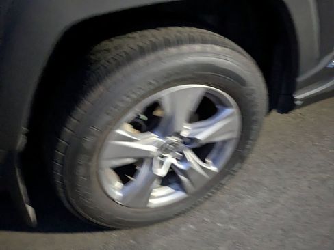 Used 2022 Toyota RAV4 XLE image 9