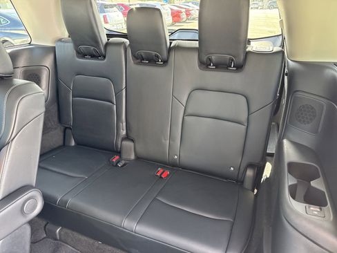 Used 2024 Nissan Pathfinder Platinum image 12