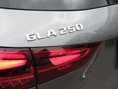 Used 2025 Mercedes-Benz GLA 250 4MATIC image 30