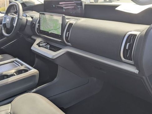 Certified 2025 Ford Expedition Active image 30