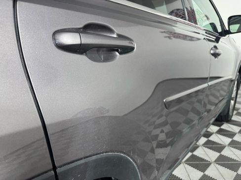 Used 2019 Toyota Highlander AWD V6 image 28