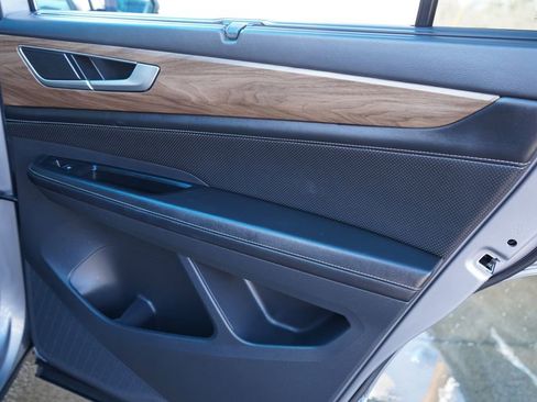 Used 2025 Volkswagen Atlas SE image 21