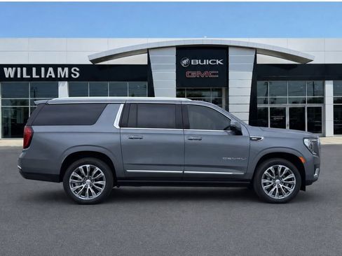 Used 2021 GMC Yukon XL Denali w/ Denali Premium Package AWD/4WD image 8