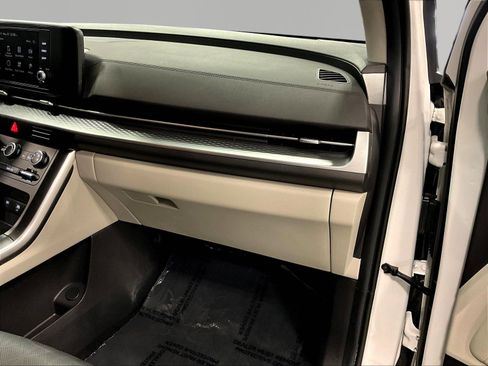 Used 2024 Kia Carnival LX FWD image 27