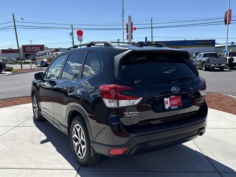 Used 2021 Subaru Forester Premium w/ Popular Package #1 AWD/4WD image 5