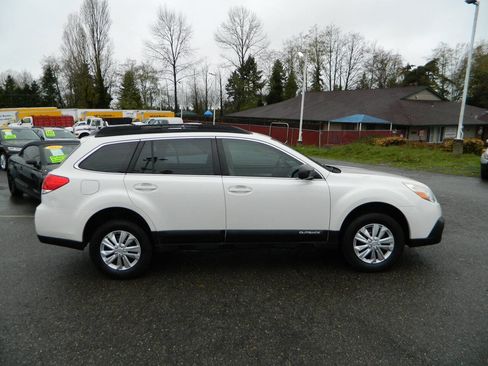 Used 2013 Subaru Outback 2.5i image 9