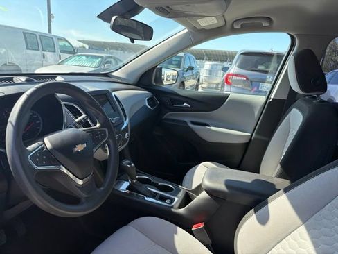 Used 2019 Chevrolet Equinox LS FWD image 3