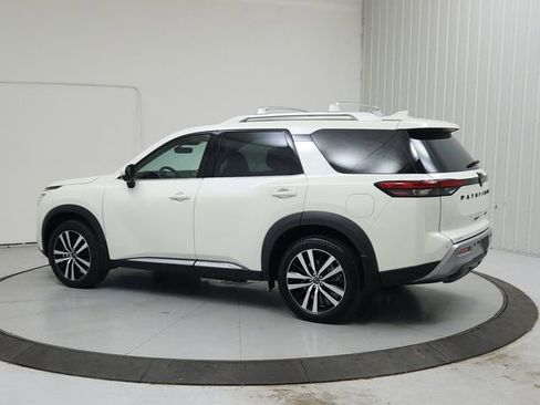 Used 2024 Nissan Pathfinder Platinum FWD image 5