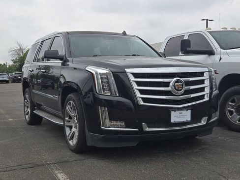 Used 2015 Cadillac Escalade Luxury AWD/4WD image 3