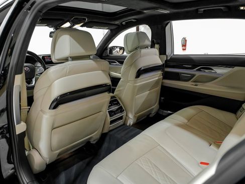 Used 2021 BMW ALPINA B7 xDrive image 36