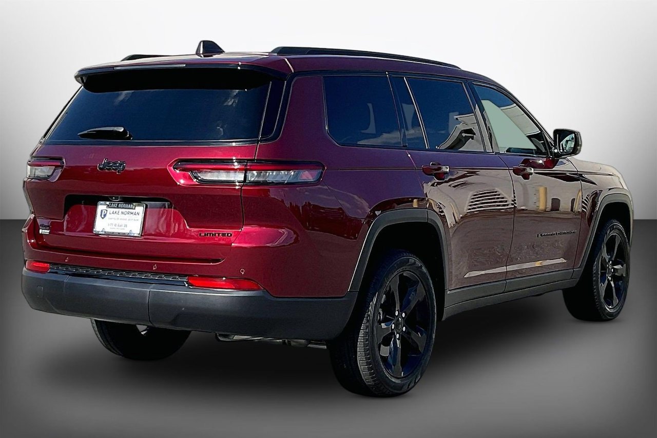 Used 2025 Jeep Grand Cherokee L Limited w/ Black Appearance Package AWD/4WD image 8
