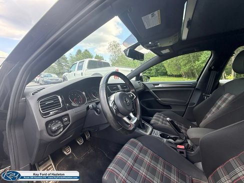 Used 2018 Volkswagen GTI SE FWD image 20